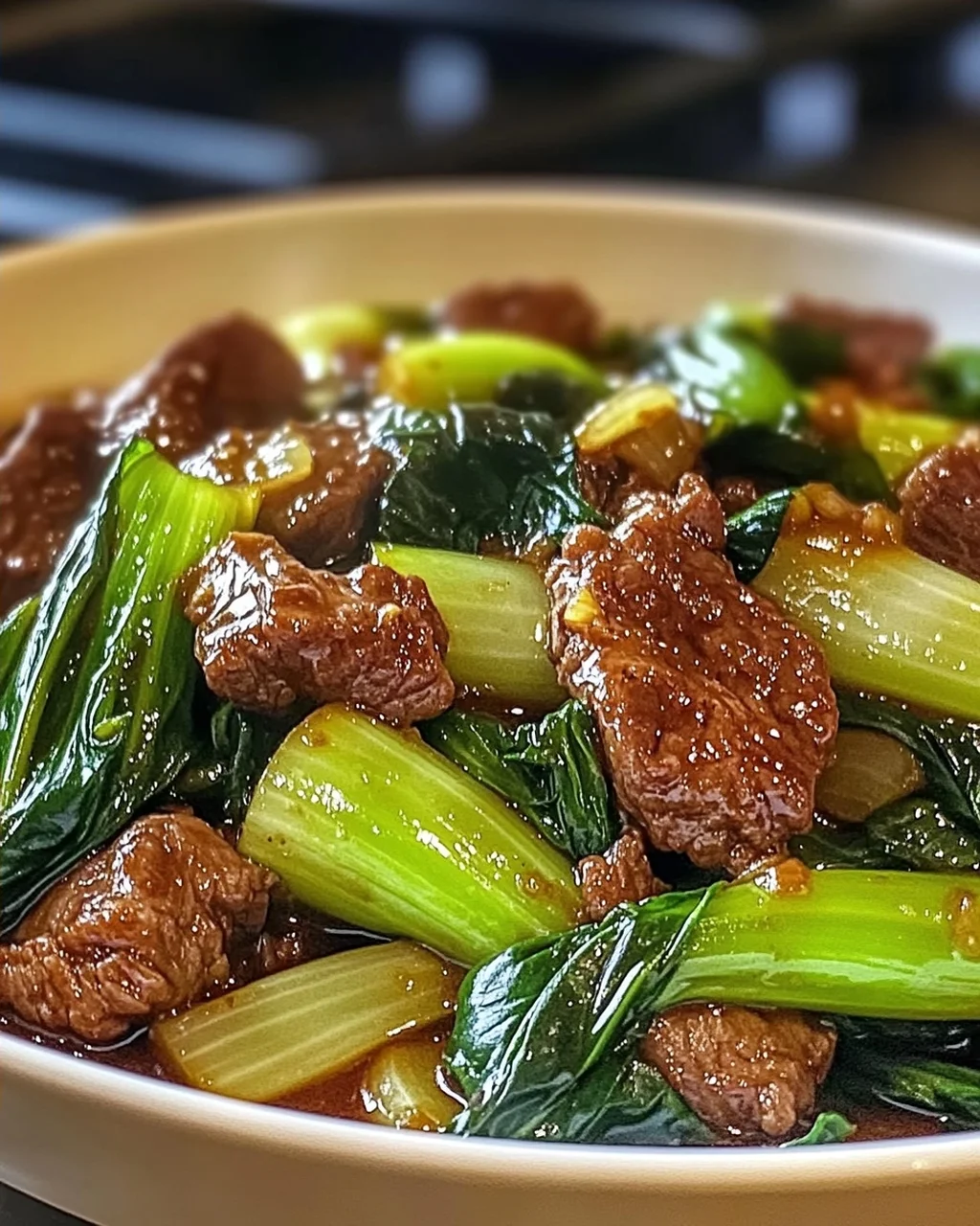 Gebratenes Bok Choy mit Rindfleisch in 20 Minuten