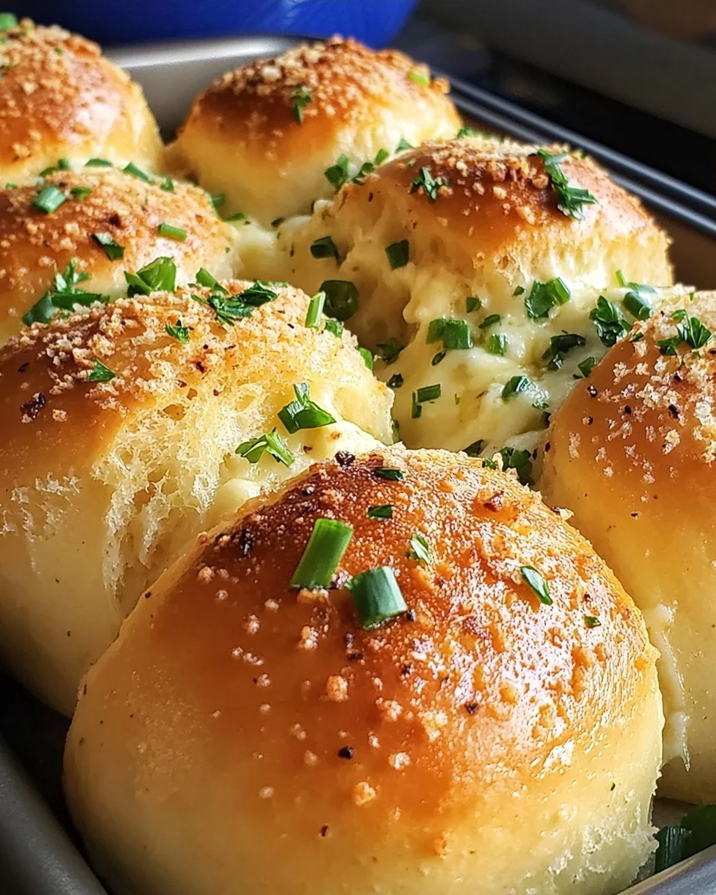 Megalecker Knoblauch Brötchen gefüllt mit Mozzarella Käse Rezept